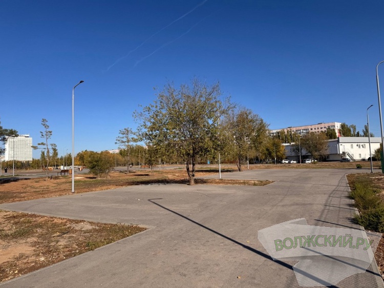 Недоступная спортплощадка и разрушенные бордюры: пустырь в парке «Волжский» преобразился за счет ФКГС
