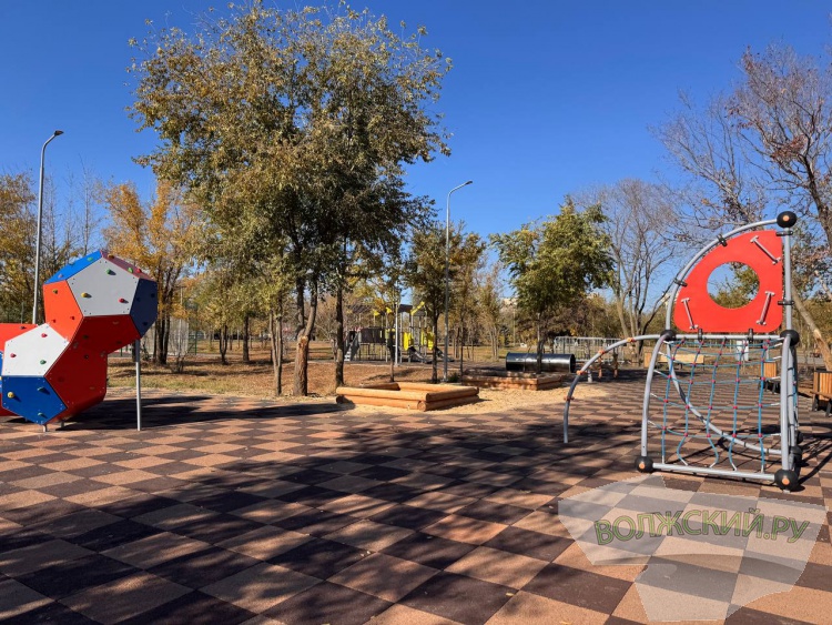 Недоступная спортплощадка и разрушенные бордюры: пустырь в парке «Волжский» преобразился за счет ФКГС