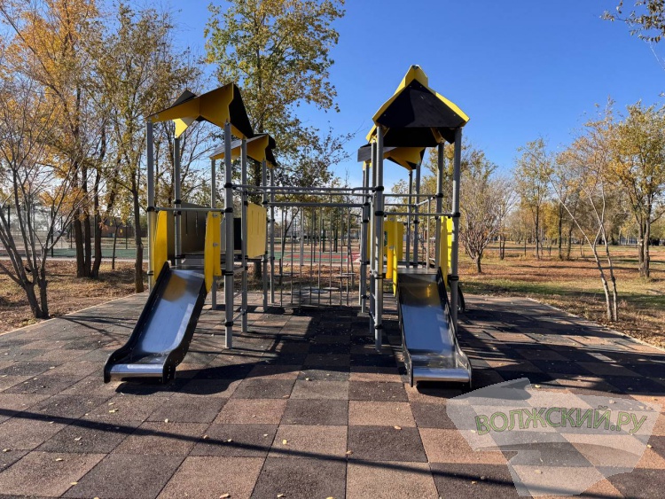 Недоступная спортплощадка и разрушенные бордюры: пустырь в парке «Волжский» преобразился за счет ФКГС