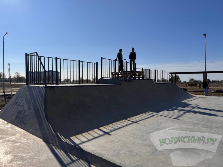 Недоступная спортплощадка и разрушенные бордюры: пустырь в парке «Волжский» преобразился за счет ФКГС