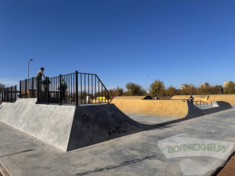 Недоступная спортплощадка и разрушенные бордюры: пустырь в парке «Волжский» преобразился за счет ФКГС