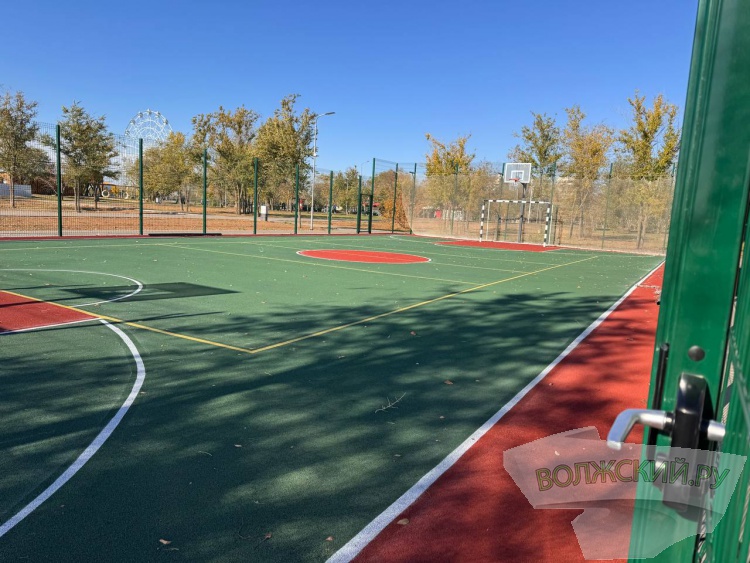 Недоступная спортплощадка и разрушенные бордюры: пустырь в парке «Волжский» преобразился за счет ФКГС