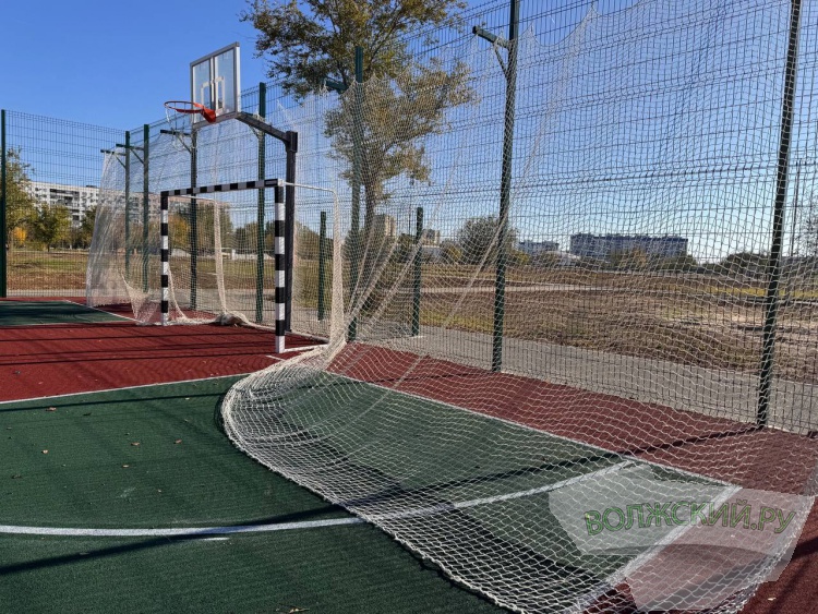 Недоступная спортплощадка и разрушенные бордюры: пустырь в парке «Волжский» преобразился за счет ФКГС
