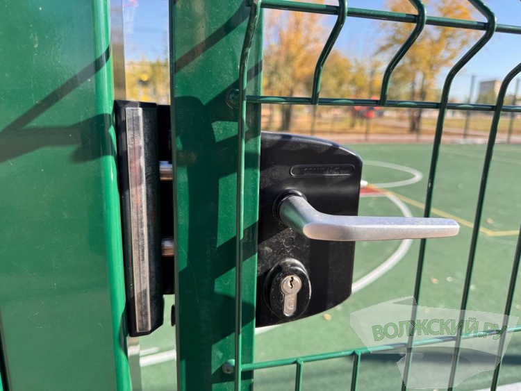 Недоступная спортплощадка и разрушенные бордюры: пустырь в парке «Волжский» преобразился за счет ФКГС