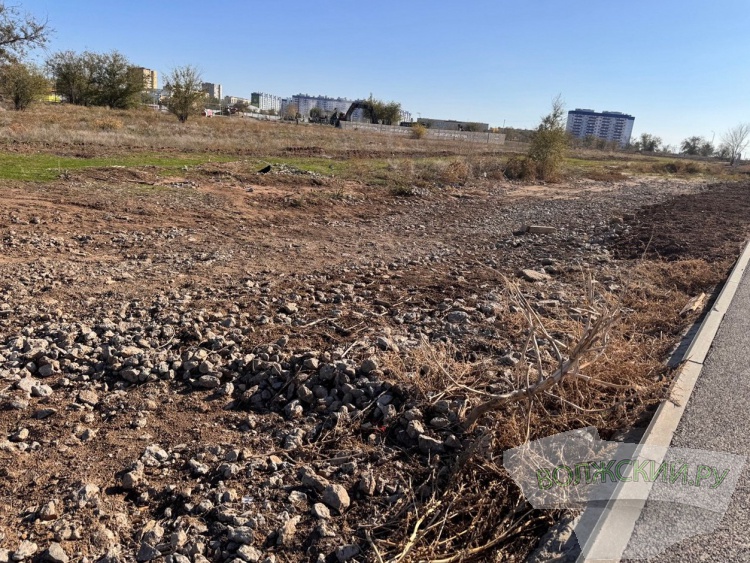 Недоступная спортплощадка и разрушенные бордюры: пустырь в парке «Волжский» преобразился за счет ФКГС