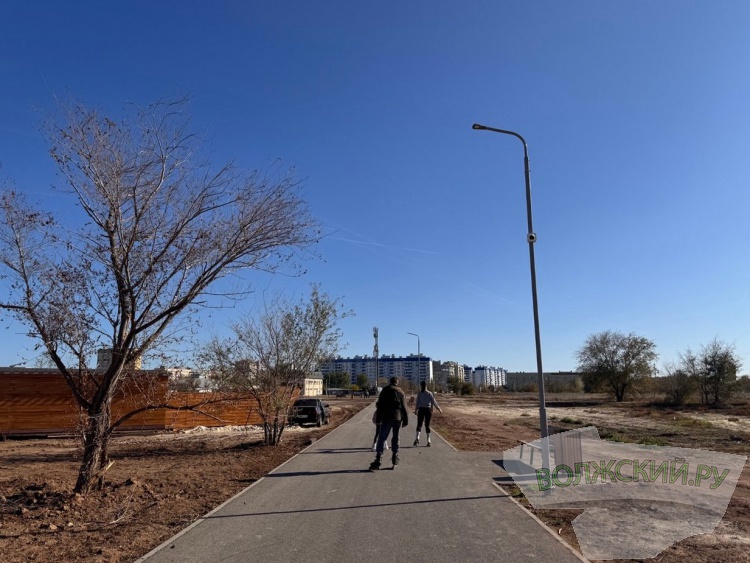 Недоступная спортплощадка и разрушенные бордюры: пустырь в парке «Волжский» преобразился за счет ФКГС