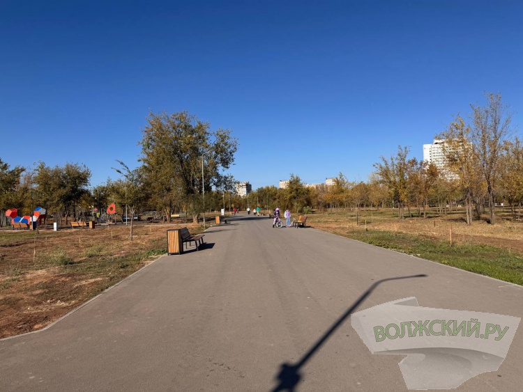 Недоступная спортплощадка и разрушенные бордюры: пустырь в парке «Волжский» преобразился за счет ФКГС