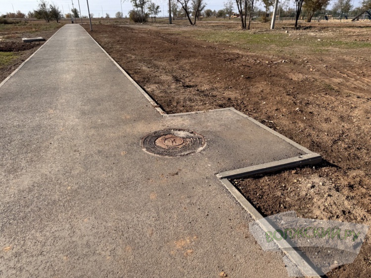 Недоступная спортплощадка и разрушенные бордюры: пустырь в парке «Волжский» преобразился за счет ФКГС