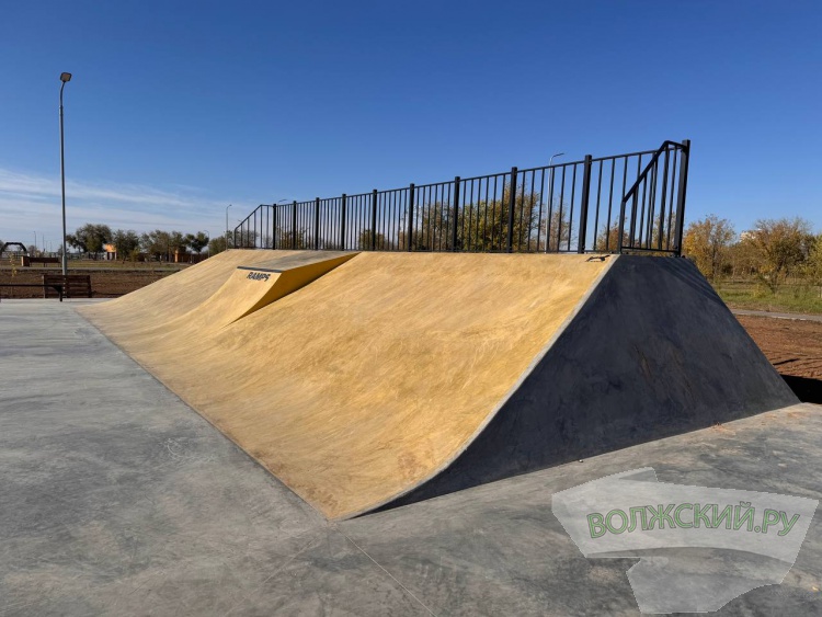 Недоступная спортплощадка и разрушенные бордюры: пустырь в парке «Волжский» преобразился за счет ФКГС