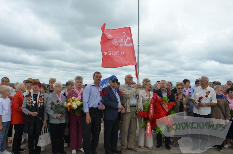 «Низкий поклон всем»: в Волжском почтили память героев и жертв Великой Отечественной войны