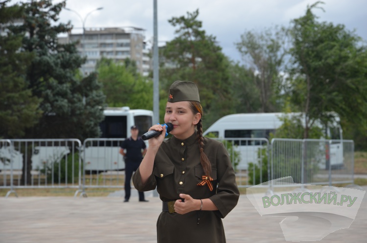 «Низкий поклон всем»: в Волжском почтили память героев и жертв Великой Отечественной войны