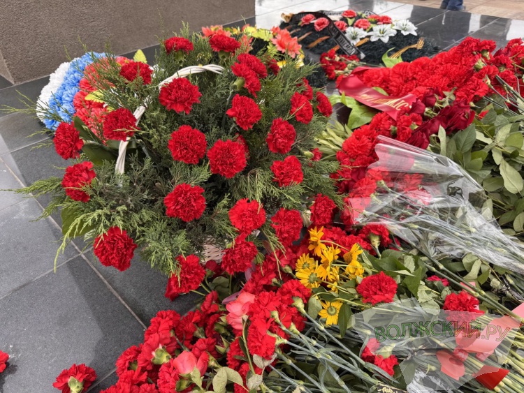 «Низкий поклон всем»: в Волжском почтили память героев и жертв Великой Отечественной войны