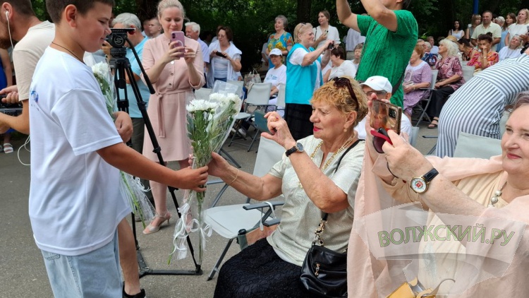 По числу первостроителей: в день рождения Волжского анонсировали высадку 17 тысяч вязов
