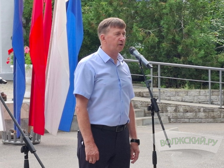 По числу первостроителей: в день рождения Волжского анонсировали высадку 17 тысяч вязов