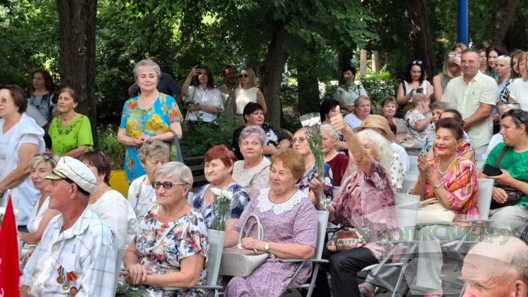 По числу первостроителей: в день рождения Волжского анонсировали высадку 17 тысяч вязов