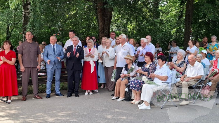 По числу первостроителей: в день рождения Волжского анонсировали высадку 17 тысяч вязов