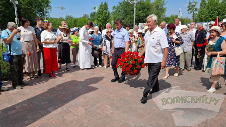 По числу первостроителей: в день рождения Волжского анонсировали высадку 17 тысяч вязов