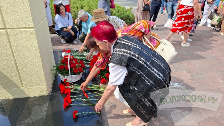 По числу первостроителей: в день рождения Волжского анонсировали высадку 17 тысяч вязов