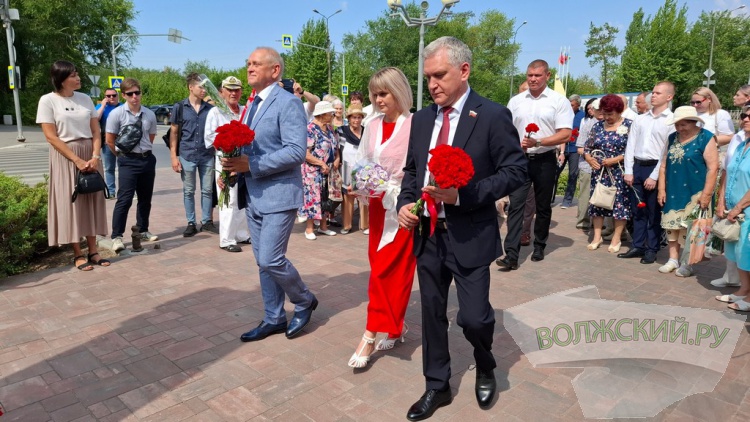 По числу первостроителей: в день рождения Волжского анонсировали высадку 17 тысяч вязов