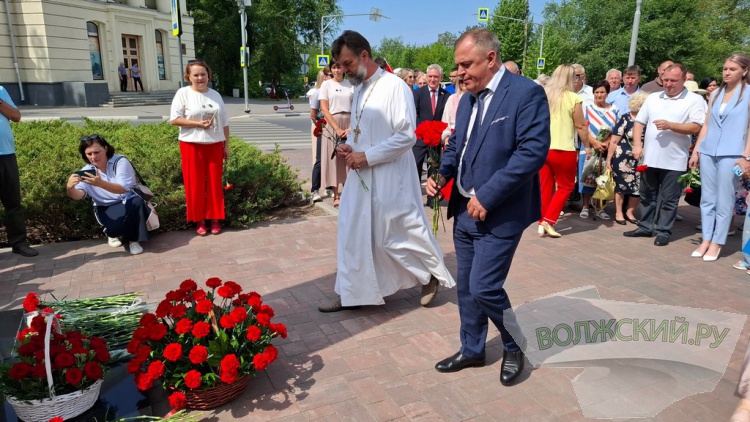 По числу первостроителей: в день рождения Волжского анонсировали высадку 17 тысяч вязов