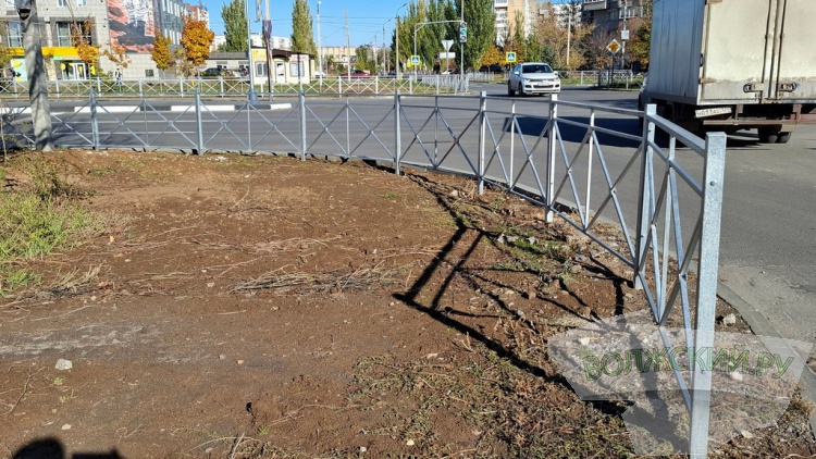 Прячущиеся знаки, разбитые дорожки и старые бордюры: в Волжском завершили ремонт улицы им. генерала Карбышева