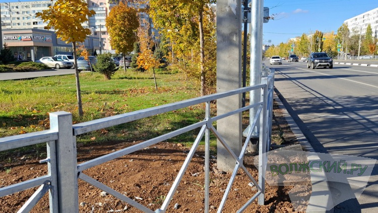 Прячущиеся знаки, разбитые дорожки и старые бордюры: в Волжском завершили ремонт улицы им. генерала Карбышева