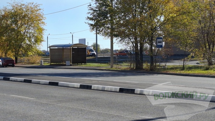 Прячущиеся знаки, разбитые дорожки и старые бордюры: в Волжском завершили ремонт улицы им. генерала Карбышева