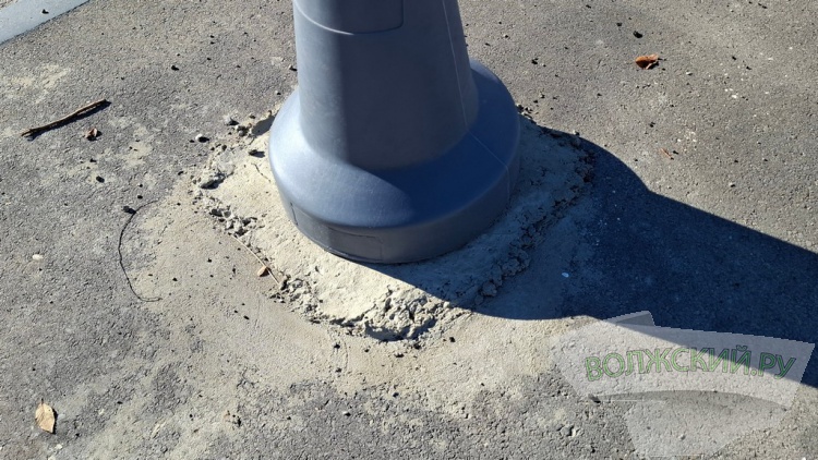 Прячущиеся знаки, разбитые дорожки и старые бордюры: в Волжском завершили ремонт улицы им. генерала Карбышева