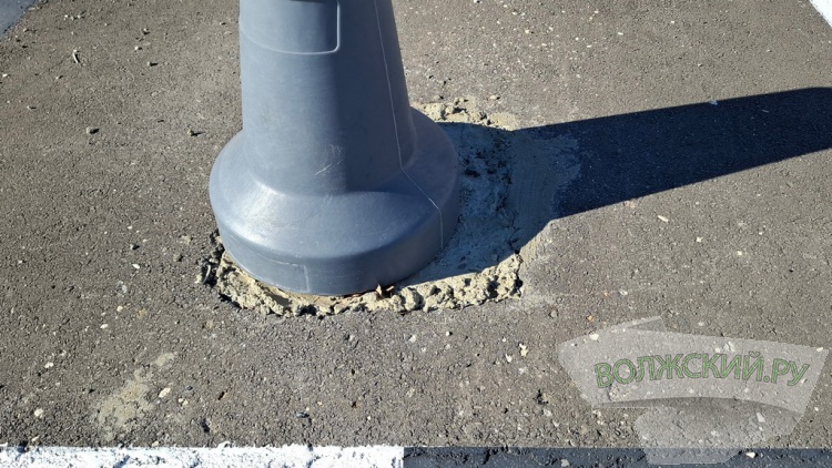 Прячущиеся знаки, разбитые дорожки и старые бордюры: в Волжском завершили ремонт улицы им. генерала Карбышева