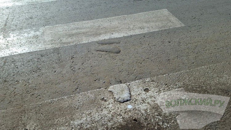 Прячущиеся знаки, разбитые дорожки и старые бордюры: в Волжском завершили ремонт улицы им. генерала Карбышева