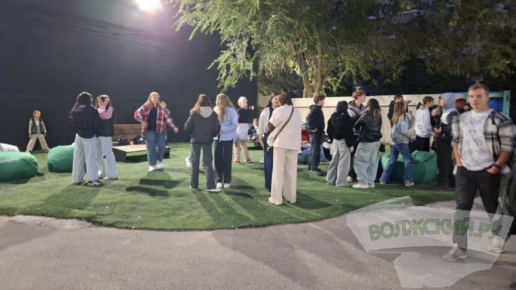 «Сохранили гаражную тематику»: в Волжском открыли новое молодежное пространство