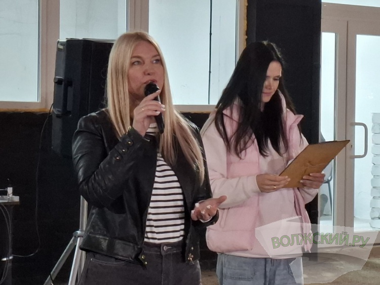 «Сохранили гаражную тематику»: в Волжском открыли новое молодежное пространство