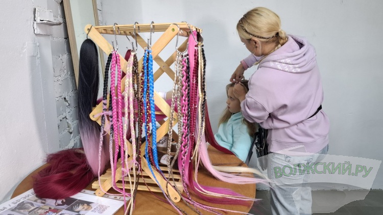 «Сохранили гаражную тематику»: в Волжском открыли новое молодежное пространство