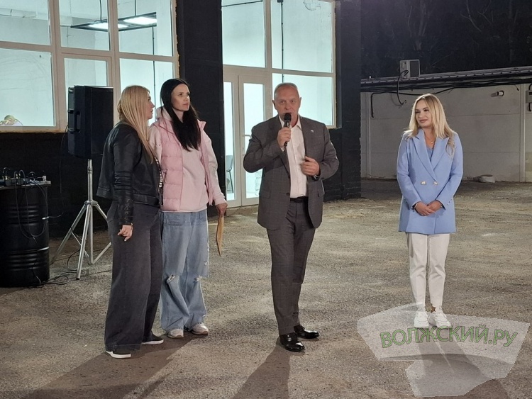 «Сохранили гаражную тематику»: в Волжском открыли новое молодежное пространство