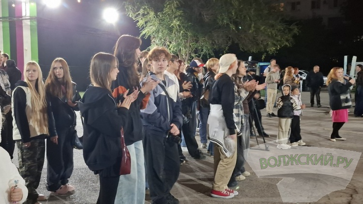 «Сохранили гаражную тематику»: в Волжском открыли новое молодежное пространство