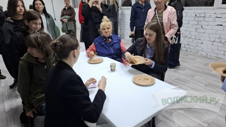 «Сохранили гаражную тематику»: в Волжском открыли новое молодежное пространство