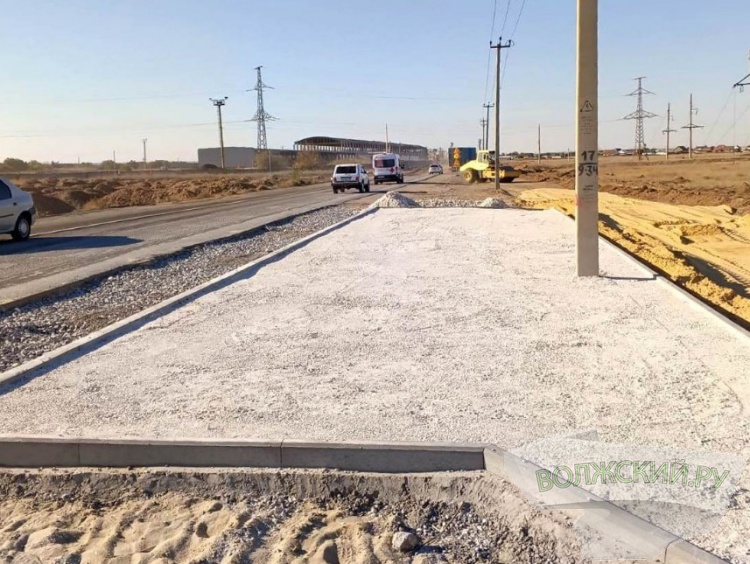 В Волжском на сэкономленные средства продолжили ремонт улицы Паромной