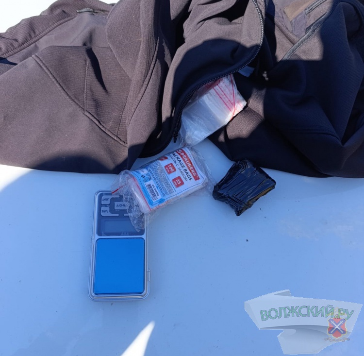 В Волжском зарержали братьев с партией запрещенного метадона