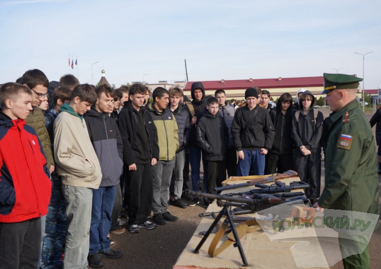 Волжские старшеклассники попробовали себя в роли водителей инженерных машин