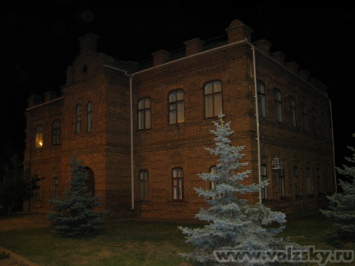 Александр: Здание старой школы