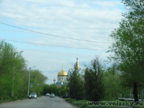 Lyubava: Золотые купола в обрамлении зелени