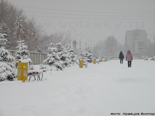 Превый день весны ознаменовался сильным снегопадом в Волжском