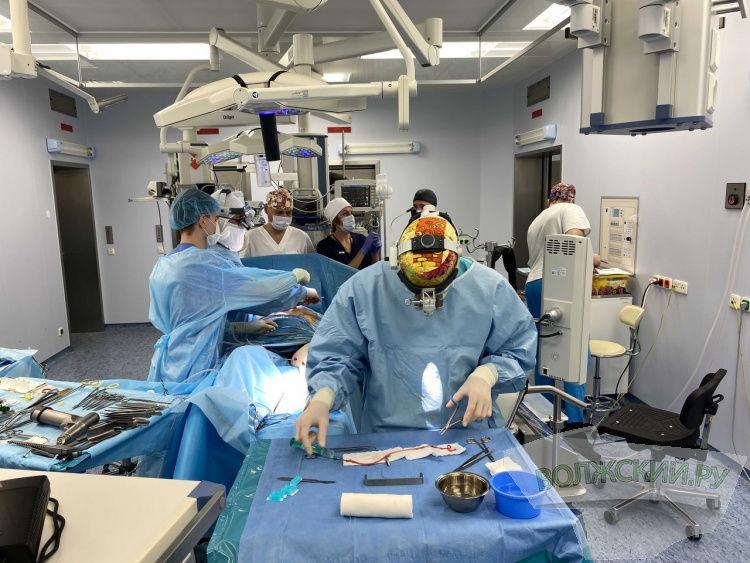 Хирурги Центра Шумакова в Волжском проводят сложнейшие операции пациентам со всей страны