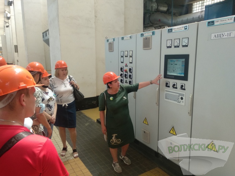 На Волжской ГЭС волонтёрам рассказали об энергобезопасности
