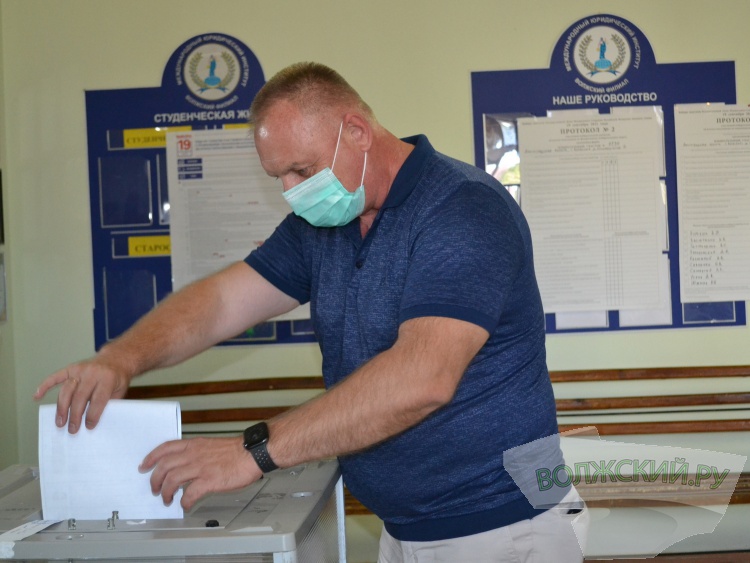«Решаем мы»: мэр Волжского Игорь Воронин проголосовал на выборах в Госдуму