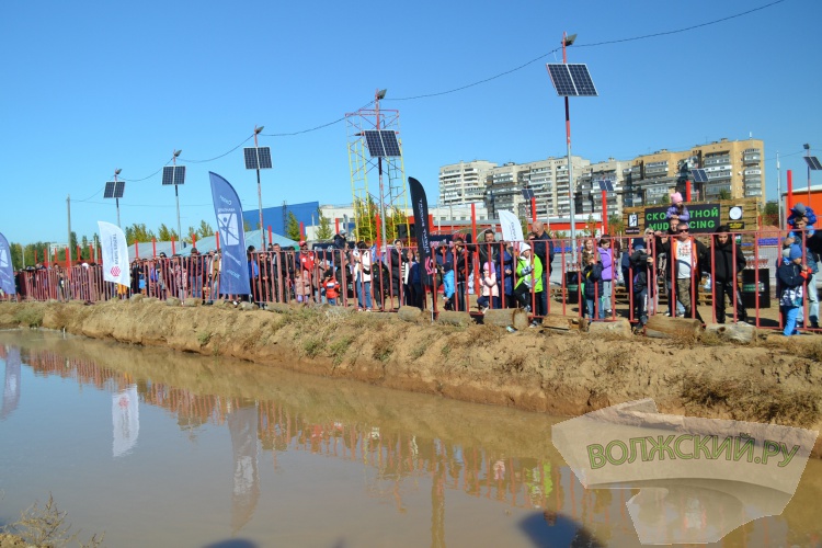 Рёв моторов, грязь и адреналин: в Волжском прошли соревнования по «Mud racing»