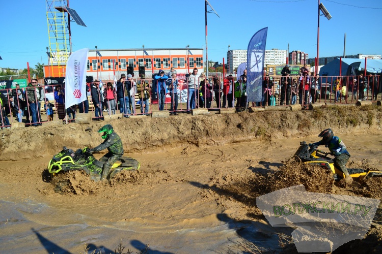 Рёв моторов, грязь и адреналин: в Волжском прошли соревнования по «Mud racing»