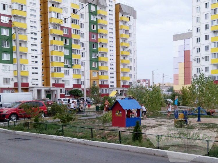 В Волгоградской области помогут с жильём 320 семьям 54.174.225.82 
