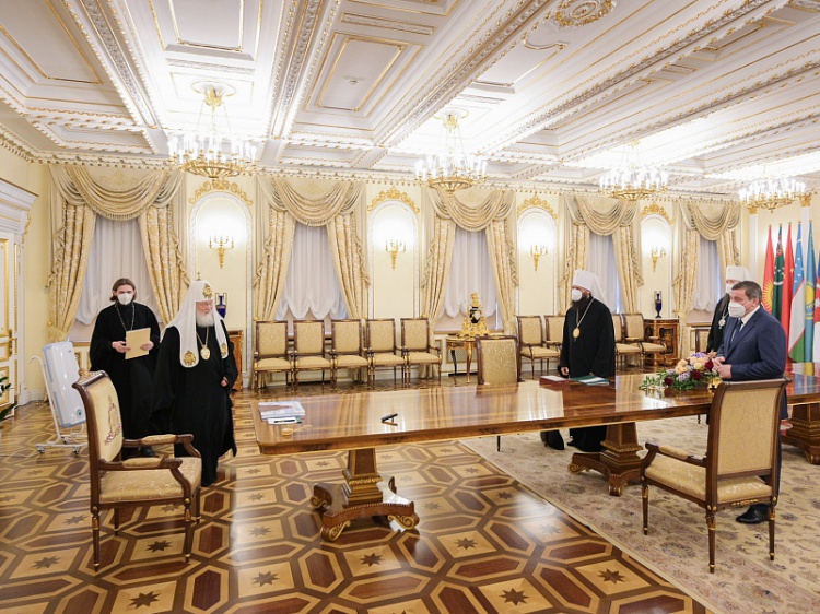 Губернатор Волгоградской области пригласил патриарха Кирилла освятить собор 18.208.132.74 