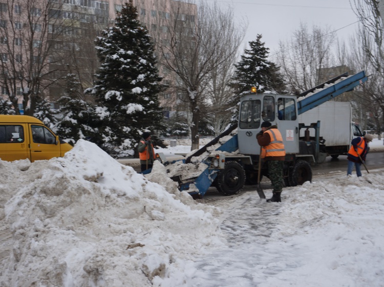 Из Волжского за сутки вывезли 330 кубометров снега